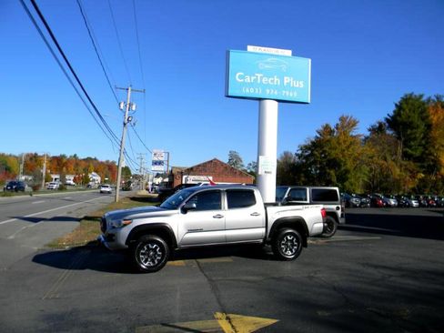 Used 2017 Toyota Tacoma TRD Off-Road image 9