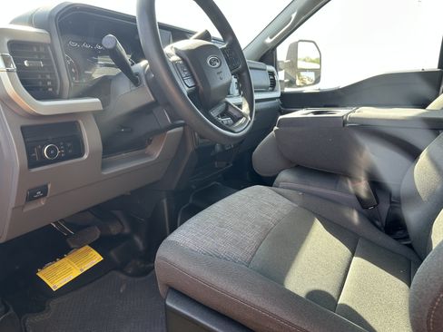 Used 2025 Ford F250 XLT AWD/4WD image 5