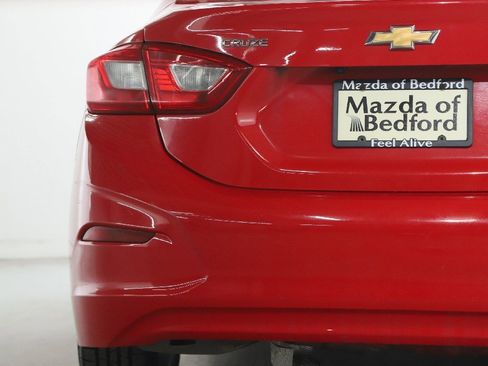 Used 2017 Chevrolet Cruze LT image 41