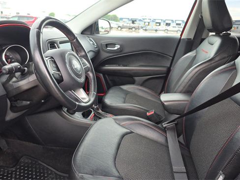 Used 2018 Jeep Compass Trailhawk w/ Cold Weather Group AWD/4WD image 5
