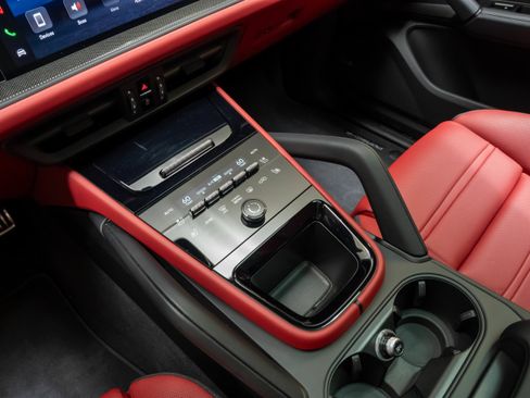 Certified 2026 Porsche Cayenne GTS AWD/4WD image 26