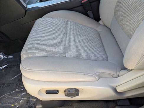 Used 2015 Ford Explorer XLT image 11