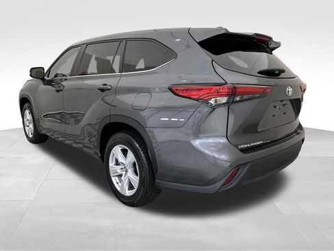 Used 2023 Toyota Highlander L image 3