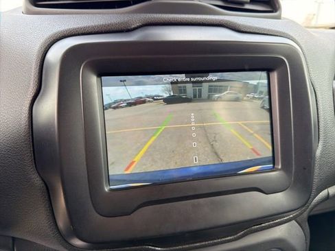 Used 2018 Jeep Renegade Latitude image 31