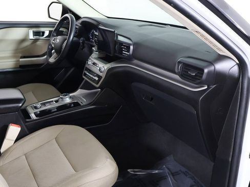 Used 2022 Ford Explorer XLT image 24