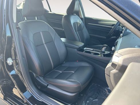 Used 2025 Nissan Altima 2.5 SR FWD image 12