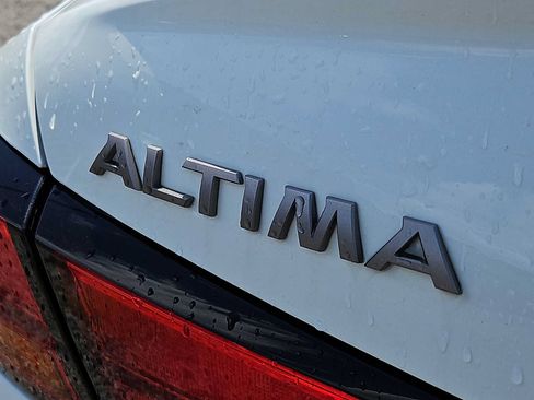 Used 2023 Nissan Altima 2.5 SR FWD image 30