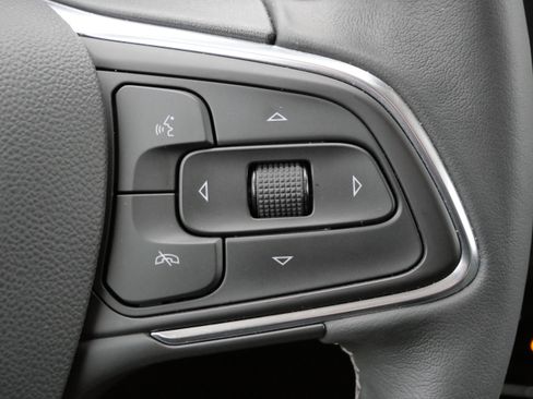 Used 2023 Buick Envision Essence image 25