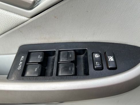 Used 2014 Toyota Prius Two FWD image 17