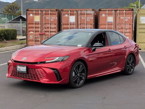 Used 2025 Toyota Camry XSE FWD image 5