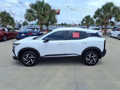 Used 2026 Nissan Kicks SV FWD image 2
