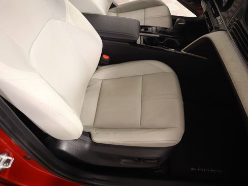 Used 2025 Toyota Camry XLE image 13