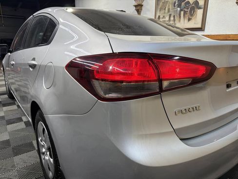 Used 2018 Kia Forte LX FWD image 10