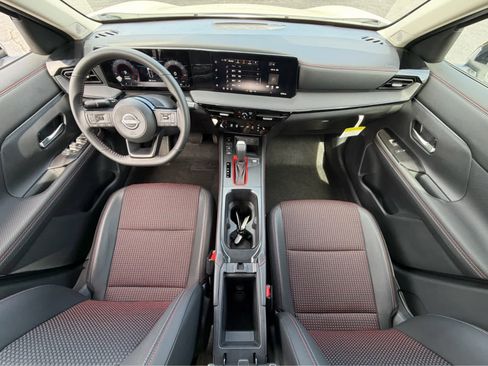 Used 2026 Nissan Kicks SR w/ Cold Weather Package AWD/4WD image 17