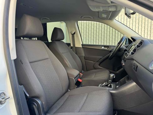 Used 2017 Volkswagen Tiguan Limited w/ Premium Package FWD image 29