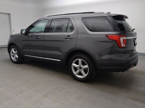 Used 2018 Ford Explorer XLT FWD image 3