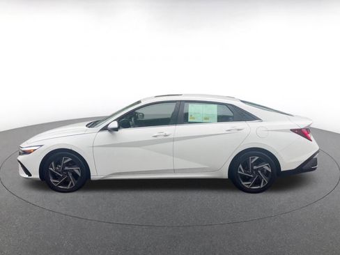 Used 2025 Hyundai Elantra SEL FWD image 9