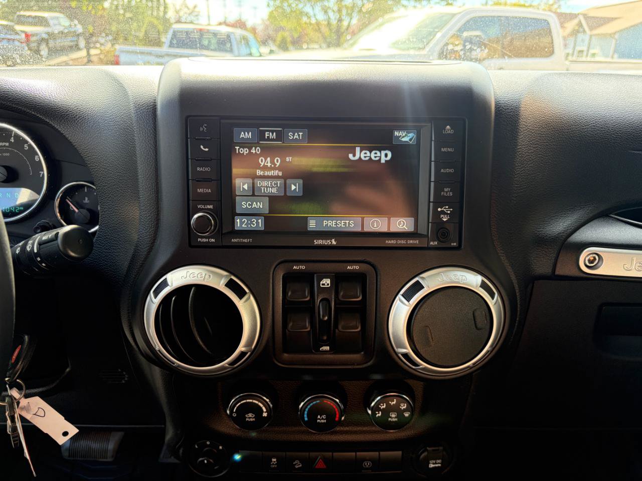 Used 2016 Jeep Wrangler Unlimited Sahara w/ Connectivity Group AWD/4WD image 16
