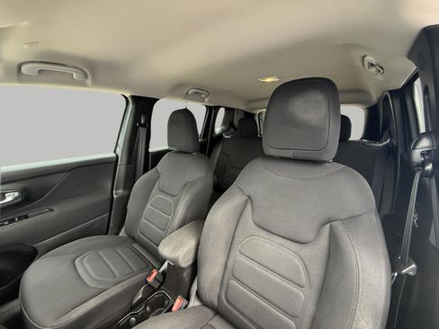Used 2021 Jeep Renegade Latitude w/ Convenience Group AWD/4WD image 39