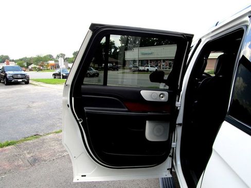 Used 2020 Lincoln Navigator L Reserve w/ Luxury Package AWD/4WD image 38