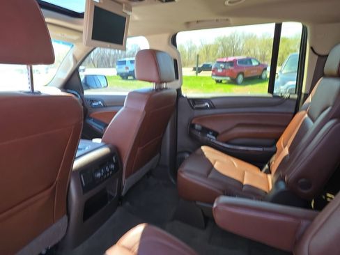 Used 2017 Chevrolet Suburban Premier image 12