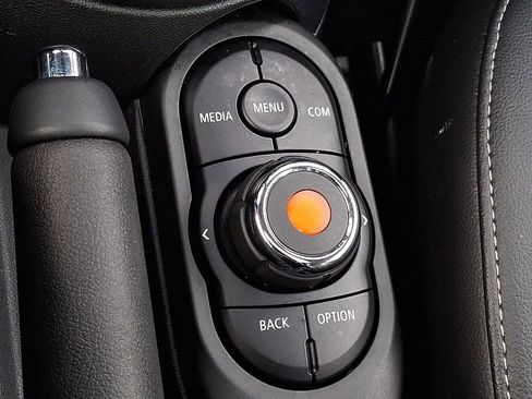 Used 2021 MINI Cooper 2-Door Hardtop w/ Storage Package image 23