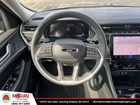 Used 2023 Jeep Grand Cherokee L Limited AWD/4WD image 15