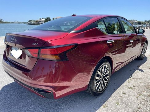 Used 2024 Nissan Altima 2.5 SV FWD image 6
