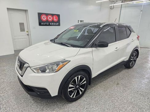 Used 2019 Nissan Kicks SV FWD image 3