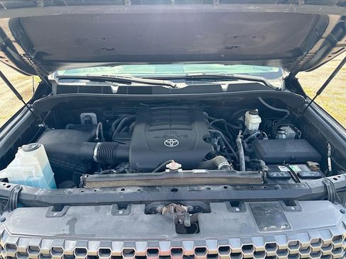 Used 2018 Toyota Tundra SR5 w/ SR5 Upgrade Package RWD image 32