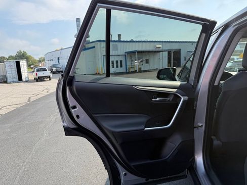 Used 2025 Toyota RAV4 XLE AWD/4WD image 15