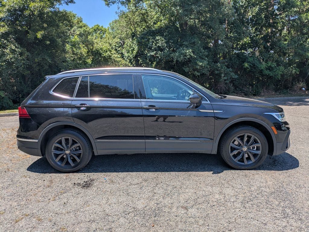 Used 2024 Volkswagen Tiguan SE FWD image 3