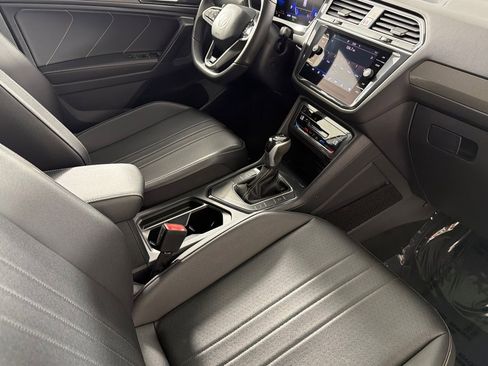 Used 2022 Volkswagen Tiguan SE R-Line image 15