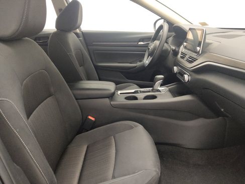 Used 2025 Nissan Altima 2.5 SV FWD image 21