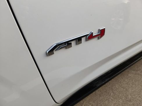 Used 2024 GMC Yukon AT4 w/ Technology Package AWD/4WD image 10