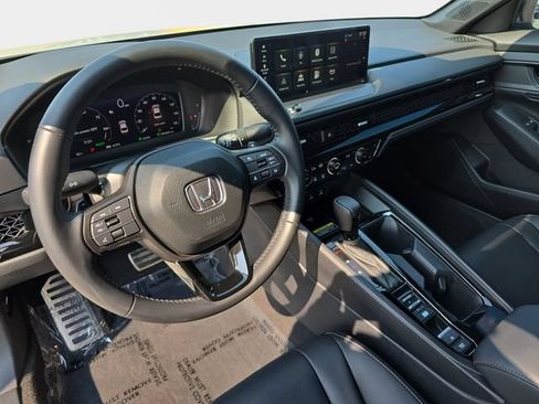 Used 2025 Honda Accord Sport image 18
