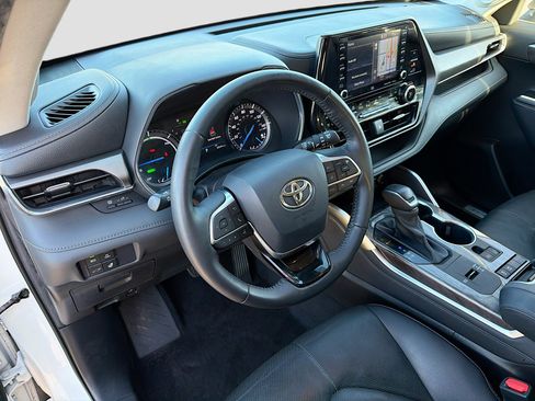 Used 2021 Toyota Highlander Limited image 26