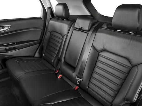 Used 2018 Ford Edge SE FWD image 10