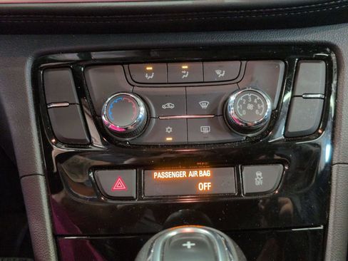 Used 2022 Buick Encore Preferred AWD/4WD image 18