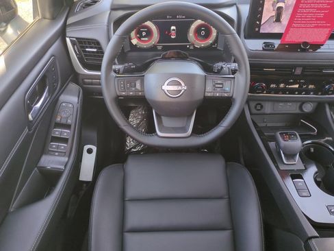 Certified 2025 Nissan Rogue SL w/ Tech Package FWD image 16