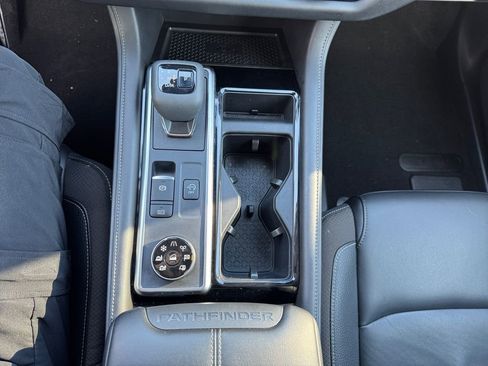 Used 2023 Nissan Pathfinder SL image 37