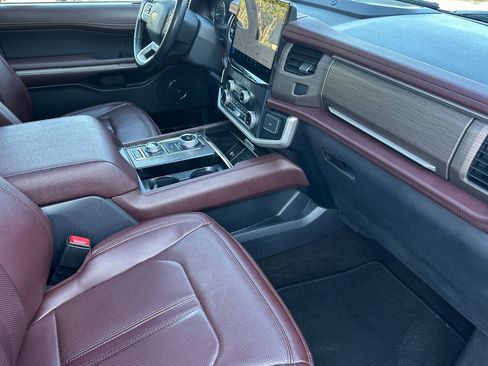 Used 2023 Ford Expedition Limited image 17