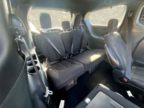 Used 2018 Chrysler Pacifica Touring Plus w/ S Appearance Package image 26