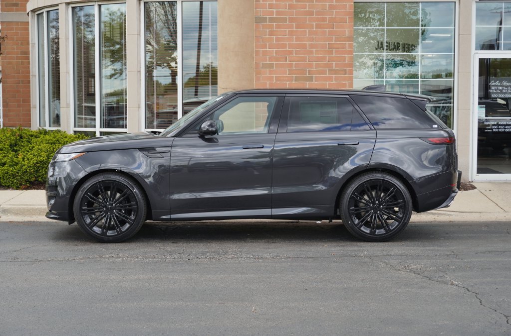 Used 2026 Land Rover Range Rover Sport Dynamic SE AWD/4WD image 2