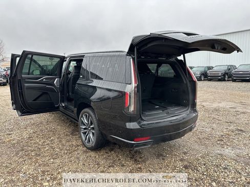 Used 2022 Cadillac Escalade ESV Sport w/ Touring Package image 56