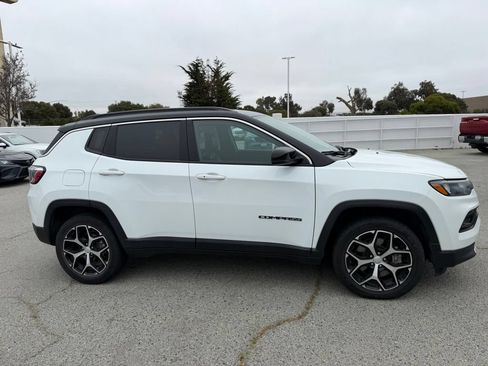 Used 2024 Jeep Compass Limited AWD/4WD image 3