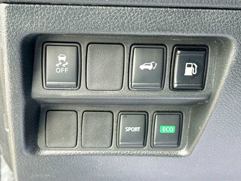 Used 2018 Nissan Rogue SV FWD image 10