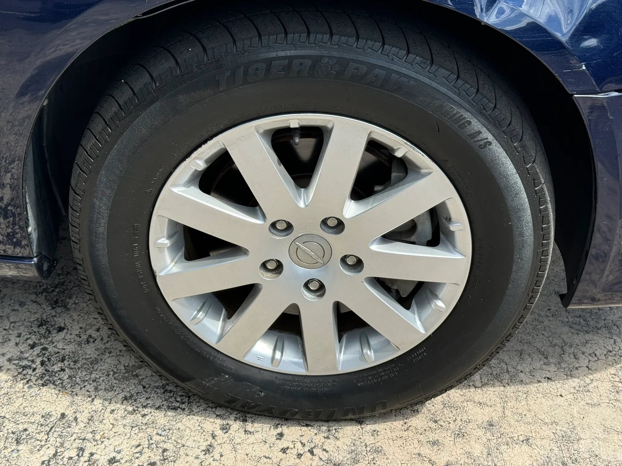 Used 2016 Chrysler Town & Country Touring FWD image 34