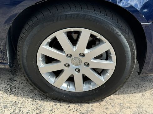 Used 2016 Chrysler Town & Country Touring FWD image 34