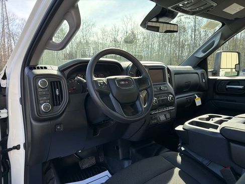 New 2026 GMC Sierra 2500 Pro w/ X31 Off-Road Package AWD/4WD image 13